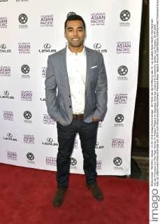 Atif Malik bei der Eröffnung des 32. Los Angeles Asian Pacific Film Festivals mit der Premiere von The Tiger Hunter im Aratani Theatre im Japanese American Cultural & Community Center. Los Angeles, 21.04.2016 Foto:xD.xStarbuckx xFuturexImage