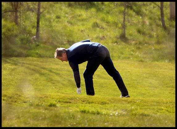 . 23 04 2016. London, United Kingdom. David Cameron and President Obama playing golf. The British Prime Minister David Cameron playing golf against the President of the United States, President Obama (out of shot) at golf at the Grove Golf Club.  xAndrewxParsonsx xi-Imagesx IIM-12491-0018