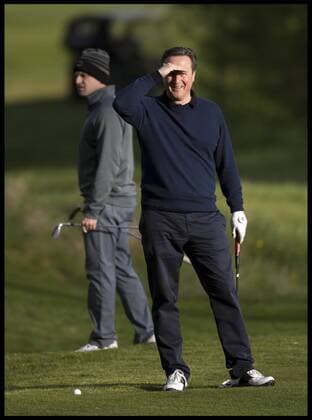 . 23 04 2016. London, United Kingdom. David Cameron and President Obama playing golf. The British Prime Minister David Cameron playing golf against the President of the United States, President Obama at golf at the Grove Golf Club.  xAndrewxParsonsx xi-Imagesx IIM-12491-0052