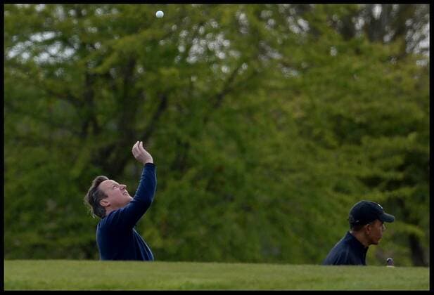 . 23 04 2016. London, United Kingdom. David Cameron and President Obama playing golf. The British Prime Minister David Cameron playing golf against the President of the United States, President Obama at golf at the Grove Golf Club.  xAndrewxParsonsx xi-Imagesx IIM-12491-0079