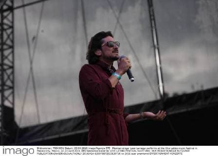 Mexican singer Leon Larregui performs at the Vive Latino music festival in Mexico City, Mexico, on 23 April 2016. EFE Sashenka Gutierrez VIVE LATINO FESTIVAL !ACHTUNG: NUR REDAKTIONELLE NUTZUNG!  20160424-635970872923130716