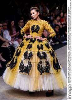 A model presents the collection of Vietnamese designer Nguyen Cong Tri during the Vietnam International Fashion Week 2016 in Ho Chi Minh City, Vietnam, April 23, 2016. Vietnam International Fashion Week 2016, the third edition of its kind, opened in Ho Chi Minh City s Gem Center on April 23 and will last till April 26. ) VIETNAM-HO CHI MINH CITY-VIETNAM INTERNATIONAL FASHION WEEK 2016 NguyenxLexHuyen 