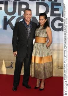 Tom Hanks und Sarita Choudhury bei der Ein Hologramm für den König Kino Premiere am 24.04.2016 in Berlin A Hologram for the King Premiere in Berlin, 2016 