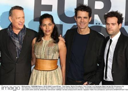 Tom Hanks, Sarita Choudhury, Tom Tykwer und Alexander Black bei der Ein Hologramm für den König Kino Premiere am 24.04.2016 in Berlin A Hologram for the King Premiere in Berlin, 2016 