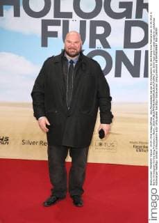 Jörg Moukaddam bei der Ein Hologramm für den König Kino Premiere am 24.04.2016 in Berlin A Hologram for the King Premiere in Berlin, 2016 