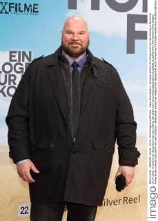 Joerg Moukaddam - Europapremiere Ein Hologramm fuer den Koenig in Berlin am 24.04.2016. Premiere Ein Hologramm fuer den Koenig