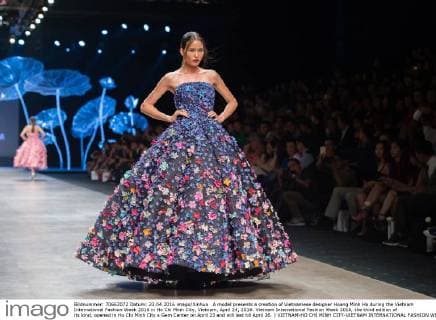 A model presents a creation of Vietnamese designer Hoang Minh Ha during the Vietnam International Fashion Week 2016 in Ho Chi Minh City, Vietnam, April 24, 2016. Vietnam International Fashion Week 2016, the third edition of its kind, opened in Ho Chi Minh City s Gem Center on April 23 and will last till April 26. ) VIETNAM-HO CHI MINH CITY-VIETNAM INTERNATIONAL FASHION WEEK 2016 NguyenxLexHuyen 