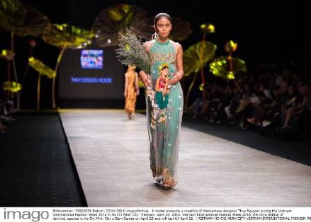 A model presents a creation of Vietnamese designer Thuy Nguyen during the Vietnam International Fashion Week 2016 in Ho Chi Minh City, Vietnam, April 24, 2016. Vietnam International Fashion Week 2016, the third edition of its kind, opened in Ho Chi Minh City s Gem Center on April 23 and will last till April 26. ) VIETNAM-HO CHI MINH CITY-VIETNAM INTERNATIONAL FASHION WEEK 2016 NguyenxLexHuyen 