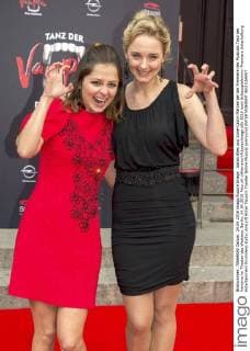Sarah Alles und Anne-Catrin Wahls (ehemals Märzke) bei der Premiere des Musicals Tanz der Vampire im Theater des Westens. Berlin, 24.04.2016 Foto:xK.xWernerx xFuturexImage