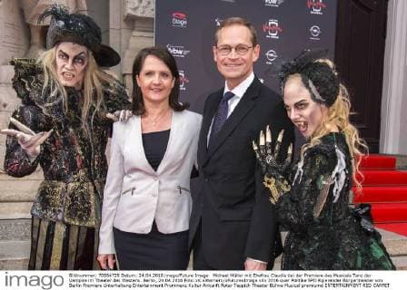 Michael Müller mit Ehefrau Claudia bei der Premiere des Musicals Tanz der Vampire im Theater des Westens. Berlin, 24.04.2016 Foto:xK.xWernerx xFuturexImage