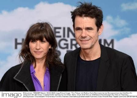 Tom Tykwer mit Ehefrau Marie Steinmann bei der Europapremiere des Kinofilms Ein Hologramm für den König A Hologram for the King im Zoo Palast. Berlin, 24.04.2016 Foto:xC.xNiehausx xFuturexImage