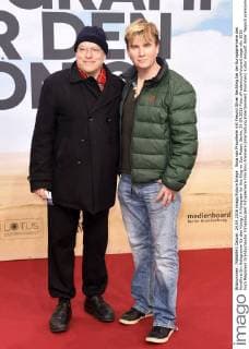 Rosa von Praunheim mit Freund Oliver Sechting bei der Europapremiere des Kinofilms Ein Hologramm für den König A Hologram for the King im Zoo Palast. Berlin, 24.04.2016 Foto:xFredericx xFuturexImage