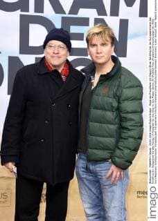 Rosa von Praunheim mit Freund Oliver Sechting bei der Europapremiere des Kinofilms Ein Hologramm für den König A Hologram for the King im Zoo Palast. Berlin, 24.04.2016 Foto:xFredericx xFuturexImage