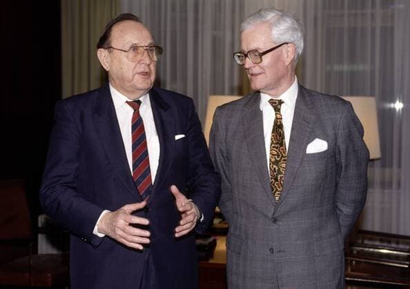 Douglas HURD , Aussenminister von Grossbritannien (r.) , und Aussenminister Hans-Dietrich GENSCHER , FDP , Januar 1991 Douglas HURD , Minister of Foreign Affairs of UK (r.) , and Hans-Dietrich GENSCHER , FDP , January 1991
