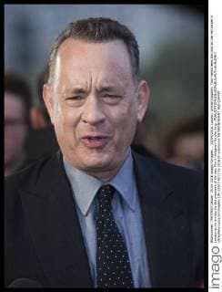 . 25 04 2016. London, United Kingdom. Tom Hanks feels the cold on the red carpet in London as he arrives for the premiere of his new film A Hologram for the King .  xStephenxLockx xi-Imagesx IIM-12507-0017