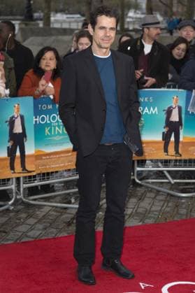 Bilder des Tages April 25, 2016 - London, London, UK - TOM TYKWER attends the UK film premiere of A Hologram For The King. The film is about a failed American businessman looks to recoup his losses by traveling to Saudi Arabia and selling his idea to a wealthy monarch. London, UK. London UK  - ZUMAl94_