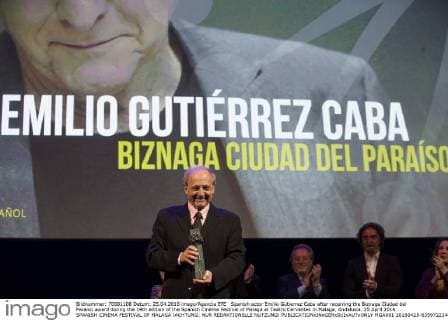 Spanish actor Emilio Gutierrez Caba after receiving the Biznaga Ciudad del Paraiso award during the 19th edition of the Spanish Cinema Festival of Malaga at Teatro Cervantes in Malaga, Andalusia, 25 April 2016. SPANISH CINEMA FESTIVAL OF MALAGA !ACHTUNG: NUR REDAKTIONELLE NUTZUNG!  MGA001 20160425-635972234879337624