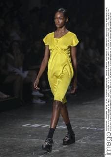 A model presents the creations of Uma Raquel Davidowicz during a fashion show at Sao Paulo s Fashion Week in Sao Paulo, Brazil, 25 April 2016. EFE Sebastiao Moreira SAO PAULO FASHION WEEK !ACHTUNG: NUR REDAKTIONELLE NUTZUNG!  SPL006 20160426-635972267437847621