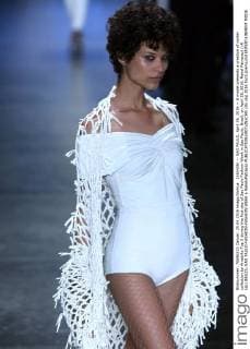 (160426) -- SAO PAULO, April 26, 2016 -- A model presents a creation of winter collection by Amabilis-Top 5 during the first day of Sao Paulo Fashion Week in Sao Paulo, Brazil, on April 25, 2016. Rahel Patrasso) (vf) (sp) BRAZIL-SAO PAULO-FASHION-FASHION WEEK e RahelxPatrasso 