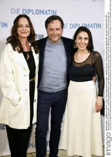 Natalia Wörner, Elmar Fischer und Halima Ilter bei der Premiere des ARD Fernsehfilms Die Diplomatin - Das Botschaftsattentat in der Bertelsmann Repräsentanz. Berlin, 25.04.2016 Foto:xFredericx xFuturexImage