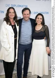 Natalia Wörner, Elmar Fischer und Halima Ilter bei der Premiere des ARD Fernsehfilms Die Diplomatin - Das Botschaftsattentat in der Bertelsmann Repräsentanz. Berlin, 25.04.2016 Foto:xFredericx xFuturexImage
