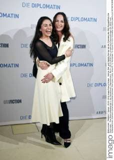 Halima Ilter und Natalia Wörner bei der Premiere des ARD Fernsehfilms Die Diplomatin - Das Botschaftsattentat in der Bertelsmann Repräsentanz. Berlin, 25.04.2016 Foto:xFredericx xFuturexImage