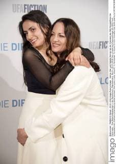 Halima Ilter und Natalia Wörner bei der Premiere des ARD Fernsehfilms Die Diplomatin - Das Botschaftsattentat in der Bertelsmann Repräsentanz. Berlin, 25.04.2016 Foto:xFredericx xFuturexImage