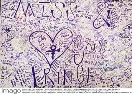 April 25, 2016 - Minneapolis, MN, U.S. - It s been 5 days since the death of Prince rocked Minneapolis and the world. The crowds have dwindled, the rain keeps coming and outpouring of grief has left it s mark on Minneapolis. Here, every inch of a large poster is marked with notes of grief and thanks on the wall outside1st Avenue nightclub in downtown Minneapolis. Brian.Peterson@startribune.com Minneapolis, MN - 04 25 2016 Minneapolis U.S. - ZUMAm42_