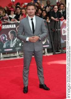 The First Avenger Filmpremiere in London . 26 04 2016. London, United Kingdom. Jeremy Renner arriving at the Captain America : Civil War premiere in London.  xStephenxLockx xi-Imagesx IIM-12513-0013