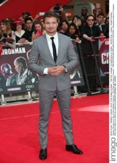 The First Avenger Filmpremiere in London . 26 04 2016. London, United Kingdom. Jeremy Renner arriving at the Captain America : Civil War premiere in London.  xStephenxLockx xi-Imagesx IIM-12513-0014