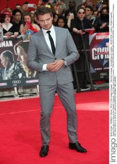 The First Avenger Filmpremiere in London . 26 04 2016. London, United Kingdom. Jeremy Renner arriving at the Captain America : Civil War premiere in London.  xStephenxLockx xi-Imagesx IIM-12513-0015