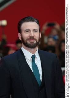 The First Avenger Filmpremiere in London . 26 04 2016. London, United Kingdom. Chris Evans arriving at the Captain America : Civil War premiere in London.  xStephenxLockx xi-Imagesx IIM-12513-0017