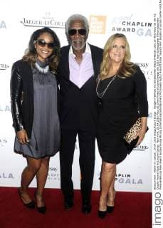 Morgan Freeman mit Enkeltochter Alexis Freeman und Lori McCreary bei der 43. Chaplin Award Gala im Lincoln Center. New York, 25.04.2016 Foto:xD.xVanxTinex xFuturexImage