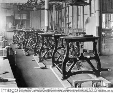 United States: c. 1922 Interior view of a factory that builds Brightland Box Machines. Underwood Archives The Image Works xUnderwoodxArchives 1-Work-Fact-Mi_11