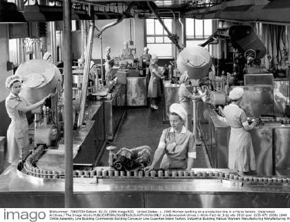 United States: c. 1940 Women working on a production line in a Heinz factory. Underwood Archives The Image Works xUnderwoodxArchives 1-Work-Fact-W_3