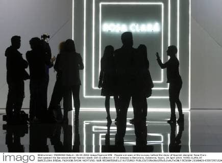 People are seen at the runway before the show of Spanish designer Rosa Clara that opened the Barcelona Bridal Fashion Week with a collection of 35 dresses in Barcelona, Catalonia, Spain, 26 April 2016. ROSA CLARA AT BARCELONA BRIDAL FASHION SHOW !ACHTUNG: NUR REDAKTIONELLE NUTZUNG!  BCN004 20160426-635972971824722982