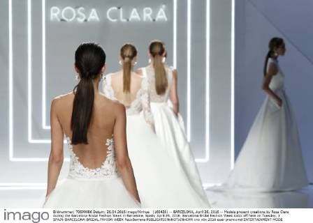 (160426) -- BARCELONA, April 26, 2016 -- Models present creations by Rosa Clara during the Barcelona Bridal Fashion Week in Barcelona, Spain, April 26, 2016. Barcelona Bridal Fashion Week kicks off here on Tuesday. ) SPAIN-BARCELONA-BRIDAL FAHION WEEK PauxBarrena 