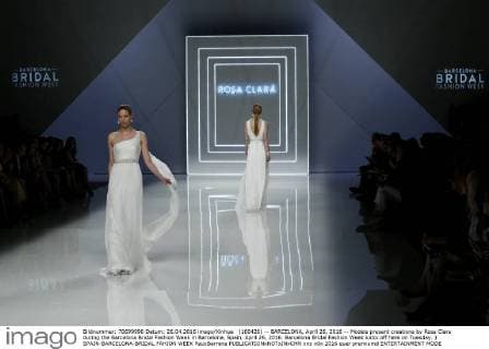 (160426) -- BARCELONA, April 26, 2016 -- Models present creations by Rosa Clara during the Barcelona Bridal Fashion Week in Barcelona, Spain, April 26, 2016. Barcelona Bridal Fashion Week kicks off here on Tuesday. ) SPAIN-BARCELONA-BRIDAL FAHION WEEK PauxBarrena 