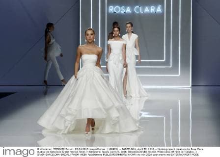 (160426) -- BARCELONA, April 26, 2016 -- Models present creations by Rosa Clara during the Barcelona Bridal Fashion Week in Barcelona, Spain, April 26, 2016. Barcelona Bridal Fashion Week kicks off here on Tuesday. ) SPAIN-BARCELONA-BRIDAL FAHION WEEK PauxBarrena 