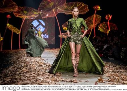 HO CHI MINH CITY, April 26, 2016 -- A model presents a creation of Vietnamese designer Le Thanh Hoa during the Vietnam International Fashion Week 2016 in Ho Chi Minh City, Vietnam, April 26, 2016. Vietnam International Fashion Week 2016 was held in Ho Chi Minh City s Gem Center from April 23 to April 26. n) VIETNAM-HO CHI MINH CITY-FASHION WEEK NguyenxLexHuye 