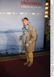 Otto Waalkes bei der Premiere der Dokumentation Udo Lindenberg: Stärker als die Zeit im Passage Kino. Hamburg, 26.04.2016bei der Premiere der Dokumentation Udo Lindenberg: Stärker als die Zeit im Passage Kino. Hamburg, 26.04.2016 Foto:xU.xGlockmannx xFuturexImage