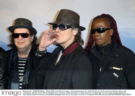 Udo Lindenberg mit der Panik Familie bei der Premiere der Dokumentation Udo Lindenberg: Stärker als die Zeit im Passage Kino. Hamburg, 26.04.2016 Foto:xU.xGlockmannx xFuturexImage