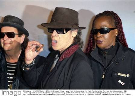 Udo Lindenberg mit der Panik Familie bei der Premiere der Dokumentation Udo Lindenberg: Stärker als die Zeit im Passage Kino. Hamburg, 26.04.2016 Foto:xU.xGlockmannx xFuturexImage
