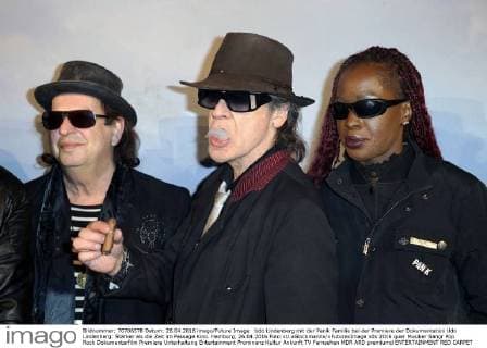 Udo Lindenberg mit der Panik Familie bei der Premiere der Dokumentation Udo Lindenberg: Stärker als die Zeit im Passage Kino. Hamburg, 26.04.2016 Foto:xU.xGlockmannx xFuturexImage