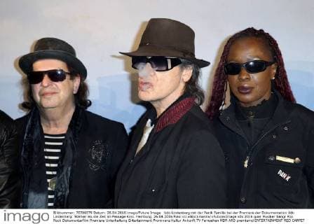 Udo Lindenberg mit der Panik Familie bei der Premiere der Dokumentation Udo Lindenberg: Stärker als die Zeit im Passage Kino. Hamburg, 26.04.2016 Foto:xU.xGlockmannx xFuturexImage