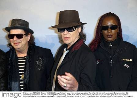 Udo Lindenberg mit der Panik Familie bei der Premiere der Dokumentation Udo Lindenberg: Stärker als die Zeit im Passage Kino. Hamburg, 26.04.2016 Foto:xU.xGlockmannx xFuturexImage