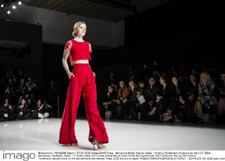 Barcelona Bridal Fashion Week - Cristina Tambonero Modenschau April 27, 2016 - Barcelona, Catalonia, Spain - A model walks the runway presenting a dress of the Spring Summer 2017 collection during the Cristina Tamborero catwalk show at the Barcelona Bridal Fashion Week 2016 Barcelona Spain - ZUMAo105