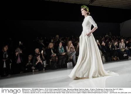 Barcelona Bridal Fashion Week - Cristina Tambonero Modenschau April 27, 2016 - Barcelona, Catalonia, Spain - A model walks the runway presenting a dress of the Spring Summer 2017 collection during the Cristina Tamborero catwalk show at the Barcelona Bridal Fashion Week 2016 Barcelona Spain - ZUMAo105