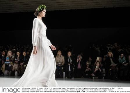 Barcelona Bridal Fashion Week - Cristina Tambonero Modenschau April 27, 2016 - Barcelona, Catalonia, Spain - A model walks the runway presenting a dress of the Spring Summer 2017 collection during the Cristina Tamborero catwalk show at the Barcelona Bridal Fashion Week 2016 Barcelona Spain - ZUMAo105