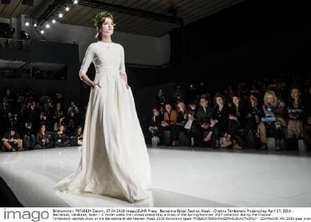 Barcelona Bridal Fashion Week - Cristina Tambonero Modenschau April 27, 2016 - Barcelona, Catalonia, Spain - A model walks the runway presenting a dress of the Spring Summer 2017 collection during the Cristina Tamborero catwalk show at the Barcelona Bridal Fashion Week 2016 Barcelona Spain - ZUMAo105